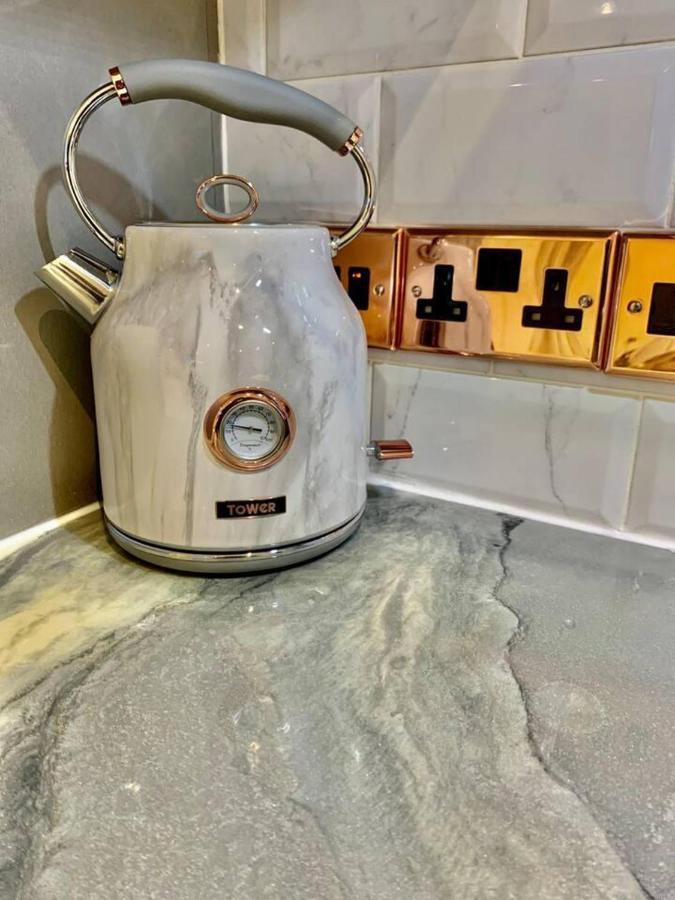 Lavish The Marble Apartment Bury St. Edmunds エクステリア 写真